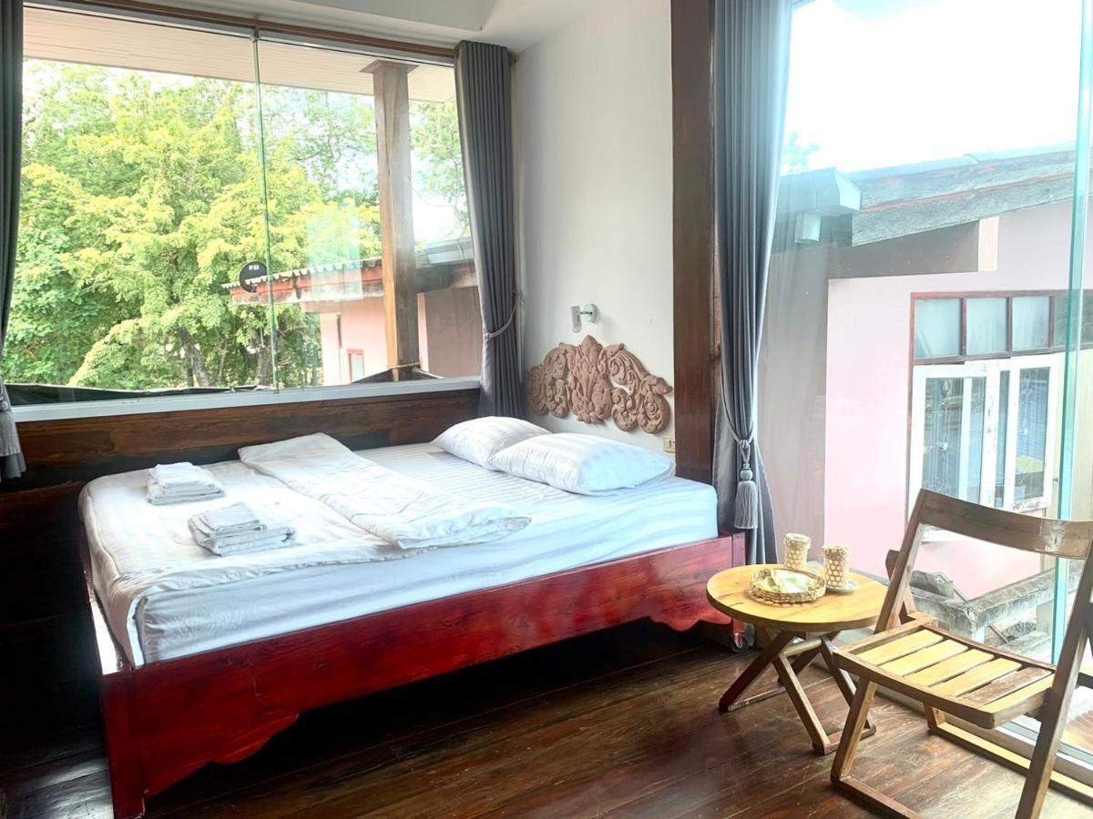 Une Jai Place เรือนอุ่นใจ Phimai Exterior photo