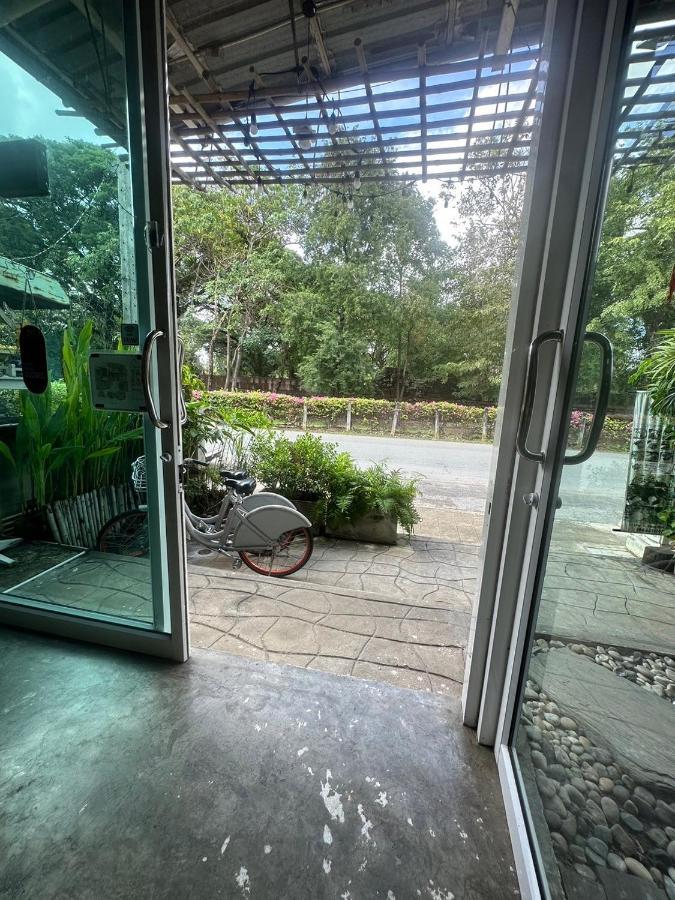 Une Jai Place เรือนอุ่นใจ Phimai Exterior photo