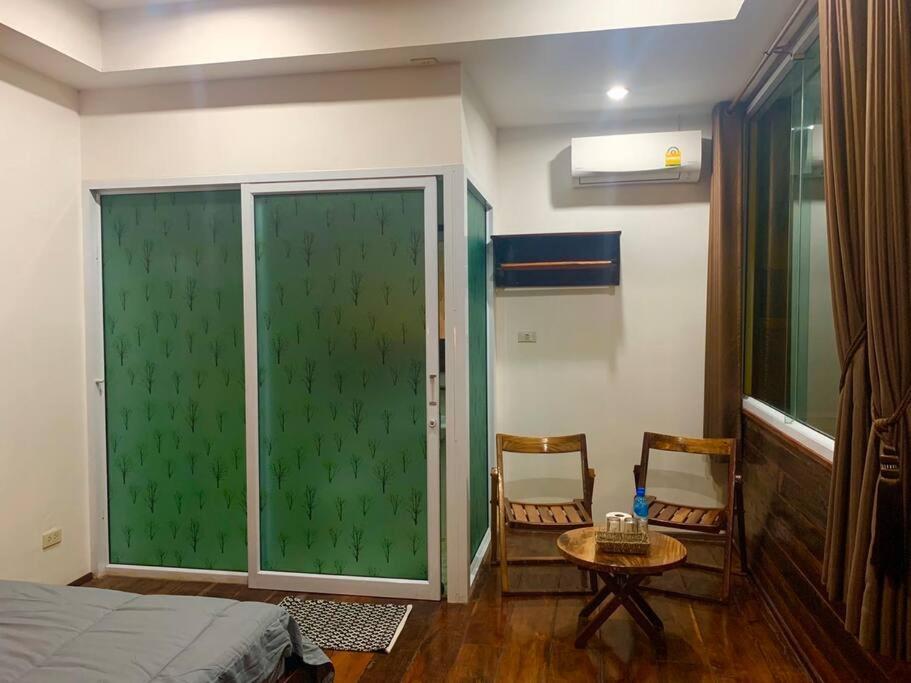 Une Jai Place เรือนอุ่นใจ Phimai Exterior photo