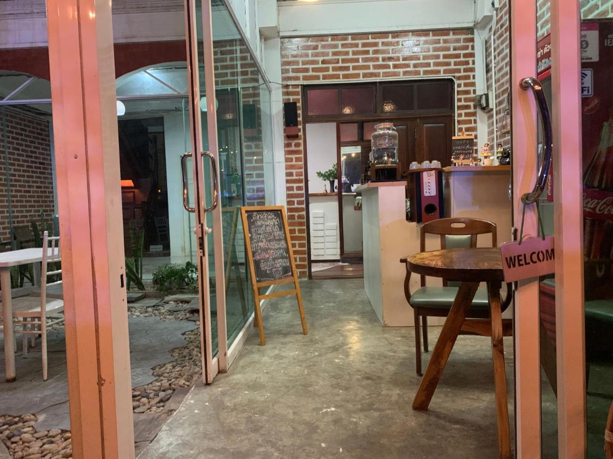 Une Jai Place เรือนอุ่นใจ Phimai Exterior photo